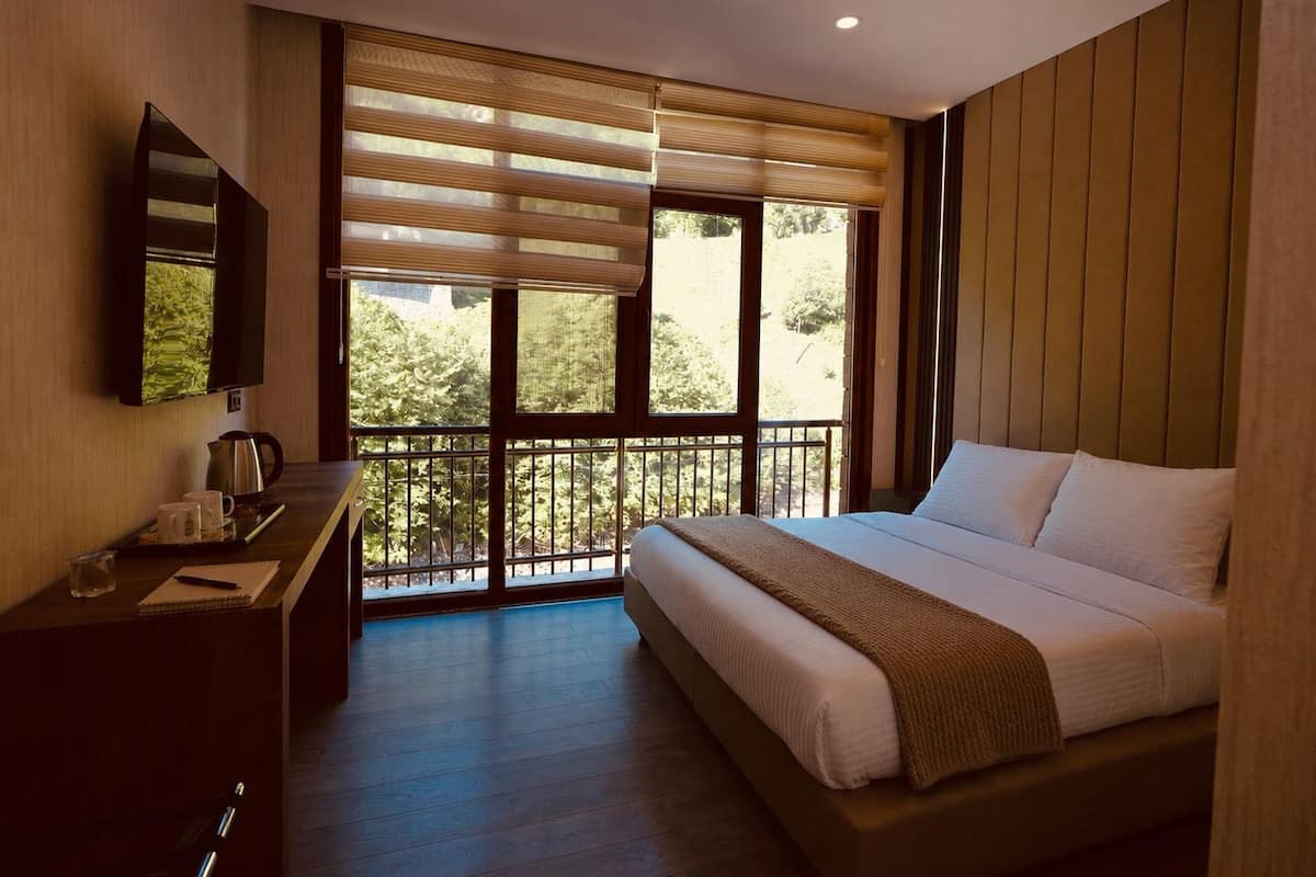 Deluxe Room | Soundproofing, WiFi (free), bed sheets