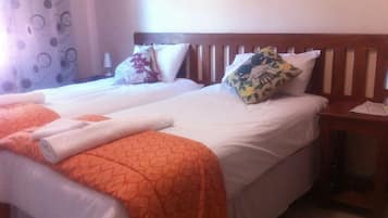 Twin Room, Garden View | Desk, rollaway beds, free WiFi