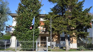 Esterni