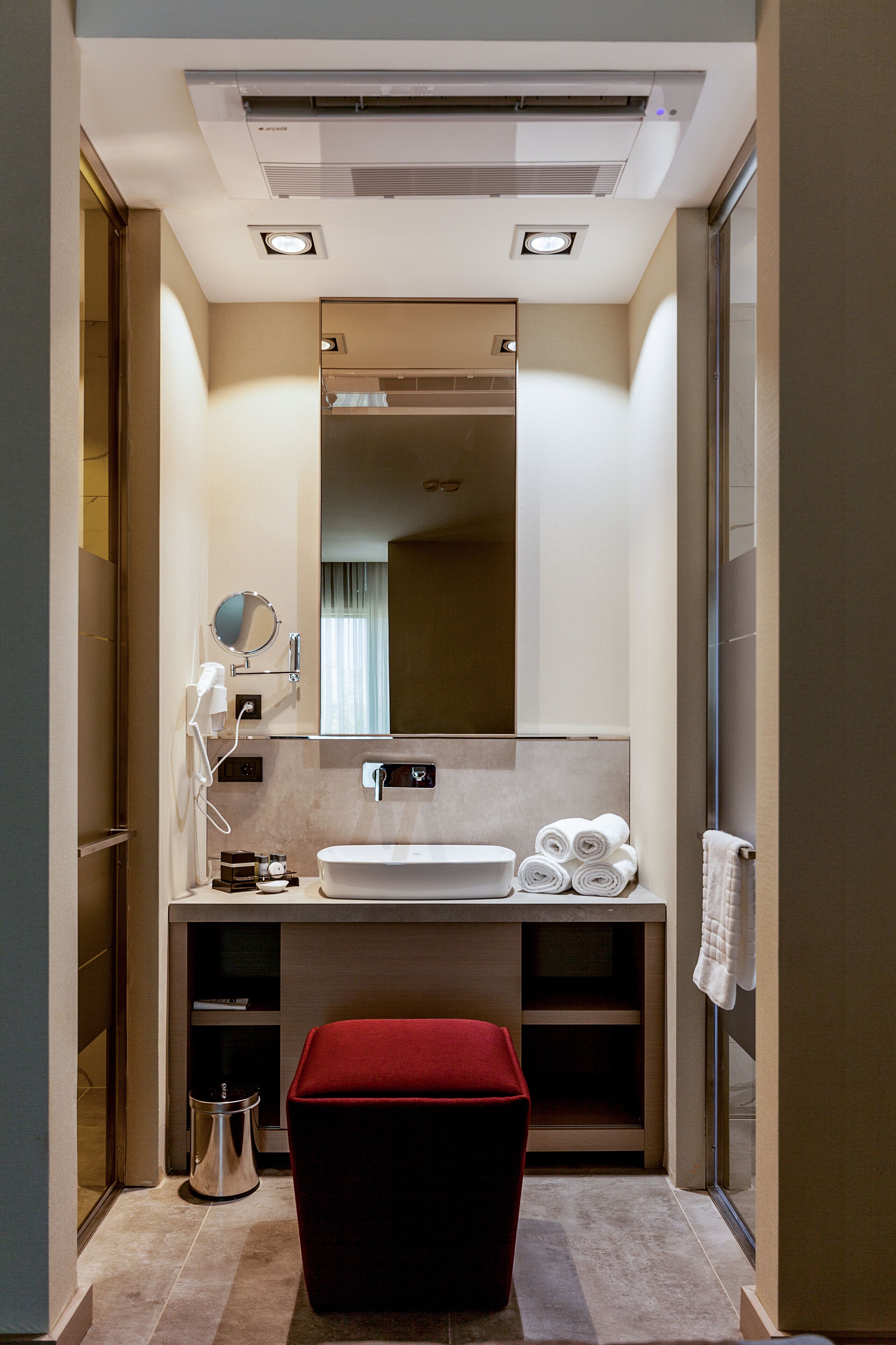 standard twin room, 2 single beds, non smoking, partial sea view | bathroom sink