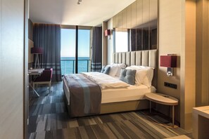 Habitación estándar doble, 1 cama doble | Minibar, caja fuerte, escritorio y espacio para trabajar con un portátil
