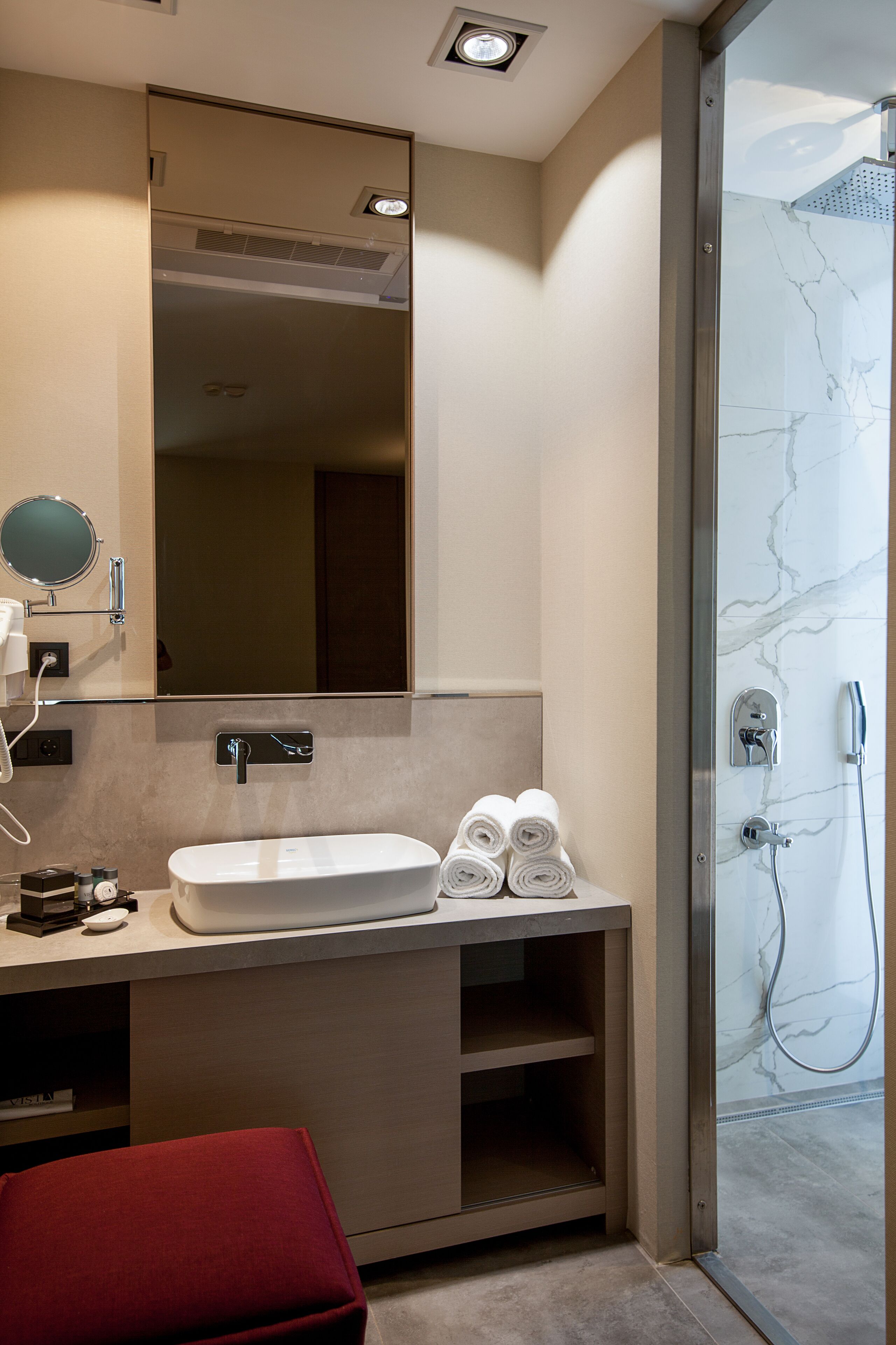 standard twin room, 2 single beds, non smoking, partial sea view | bathroom | shower, free toiletries, hair dryer, slippers