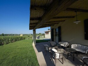 Terrace/patio - Luxury Tuscany Villa with Private Pool, 13 Sleeps. Lucca 10 km. (San Ginese Di Compito Lucca)