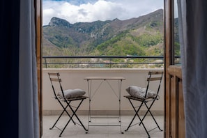 Premium bedding, down comforters, minibar, desk - Tra i Monti (Tramonti)