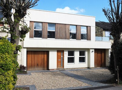 Cambridge: Modern, spacious house in residential location close to city centre