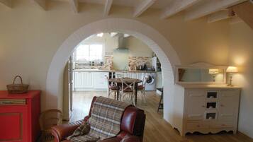 Een televisie, een dvd-speler, tafelvoetbal en een tafeltennistafel