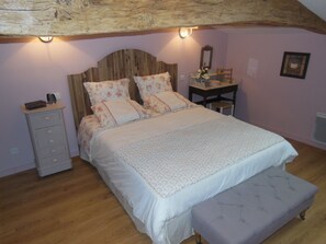 2 bedrooms, iron/ironing board, free WiFi, bed sheets - Le Cottage Ensoleillé, classified 4 stars, Vineyards and Family friendly ! (Bécheresse)