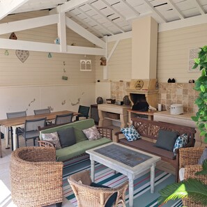 Outdoor dining - Le Cottage Ensoleillé, classified 4 stars, Vineyards and Family friendly ! (Bécheresse)