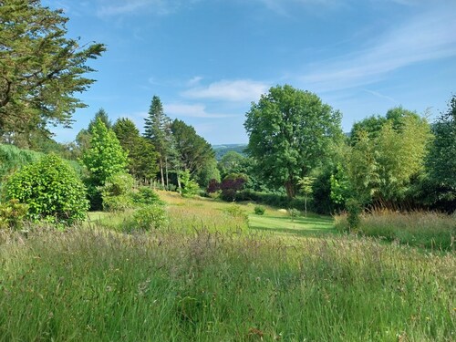 Walkers Retreat with excellent views, large garden and free WiFi