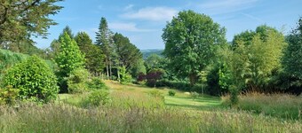 Walkers Retreat with excellent views, large garden and free WiFi