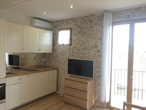 ثلا جة، فرن، موقد طهي مسطح، غسالة أطباق