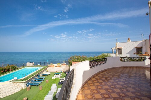 Villa on the beach whit private beach