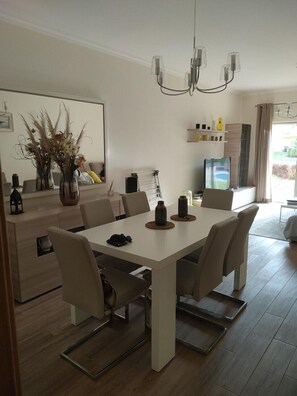 Dining - Luxury apartment in a private and relaxing complex (Albufeira)
