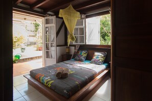 5 bedrooms, iron/ironing board, free WiFi, bed sheets