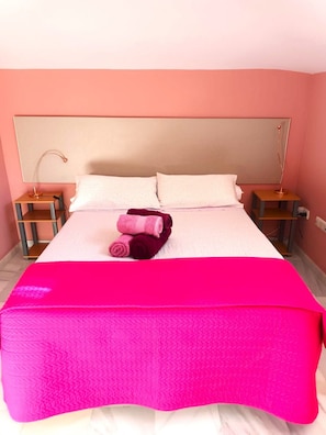 1 chambre, fer et planche Ă repasser, Wi-Fi gratuit, draps fournis