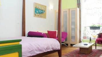 1 chambre, fer et planche à repasser, lit parapluie, Wi-Fi gratuit