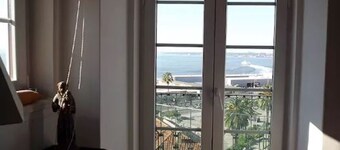 Amazing top floor apartment - River Views - Free Wifi