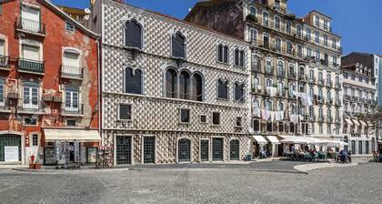 Amazing top floor apartment - River Views - Free Wifi