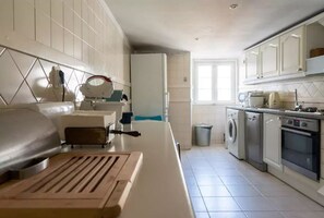冰箱、微波炉、烤箱、炉灶