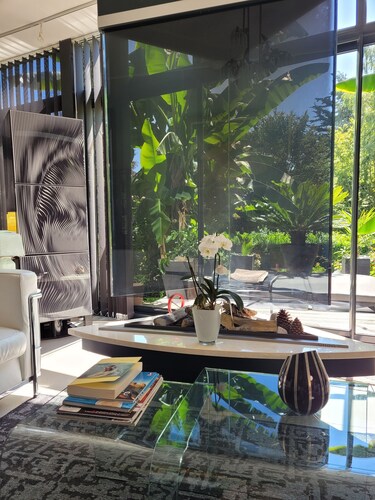 BANANIERS. Air-conditioned house on one level, SPA in garden not overlooked 5 *.