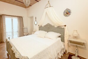 2 bedrooms, in-room safe, iron/ironing board, free WiFi