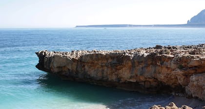 White Pearl Holiday House, PRIVATE POOL, FREE WI-FI, all the conforts