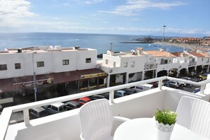Outdoor dining - The Outside Christians, Fantastic Views. (Arona)