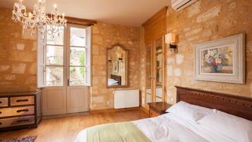 4 chambres, fer et planche à repasser, Wi-Fi, draps fournis