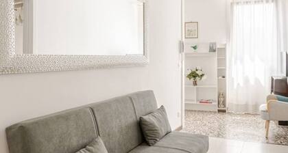 Close to San Marco and Biennale - spacious flat