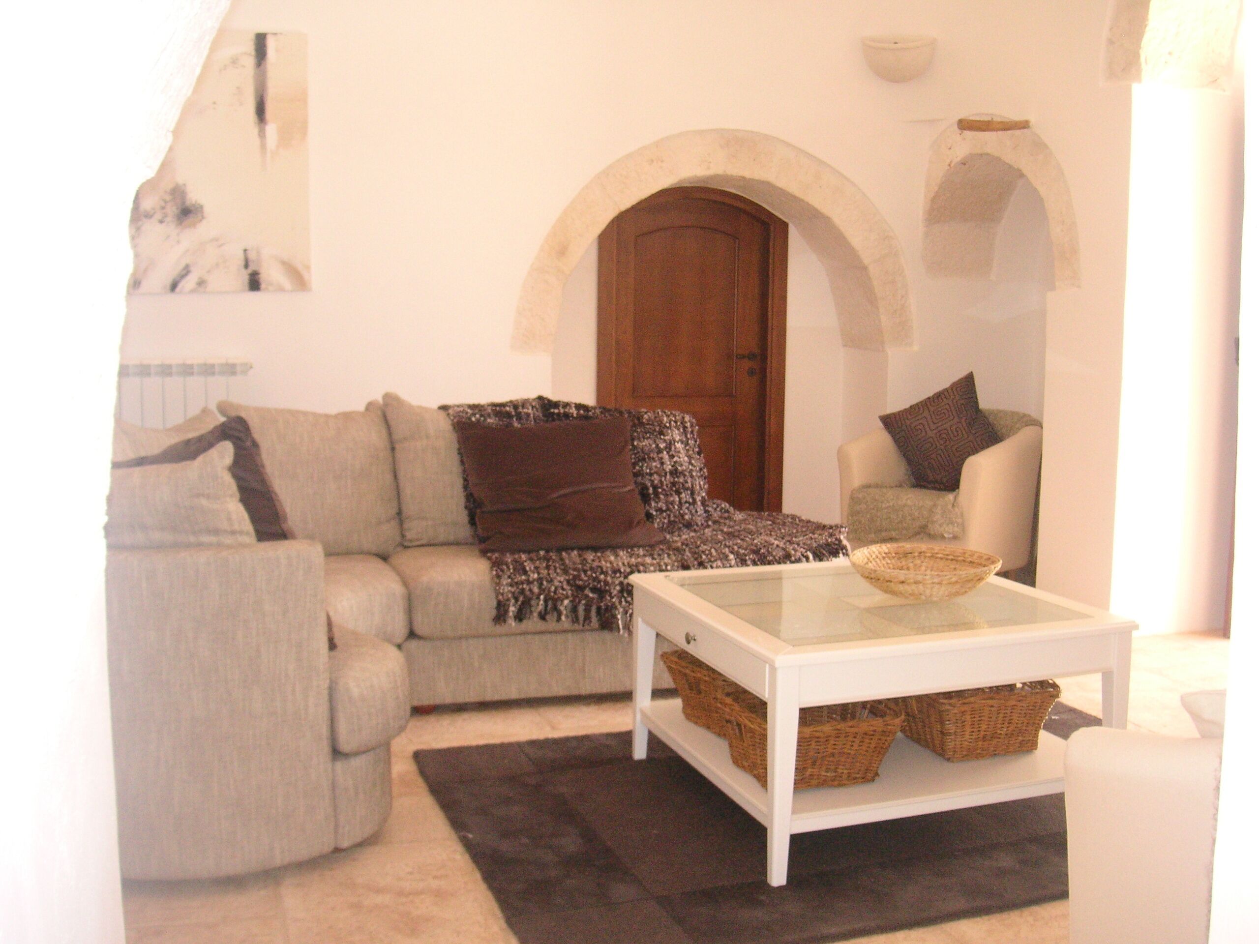 Smart TV, DVD player, books, video library