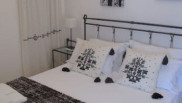 5 bedrooms, in-room safe, iron/ironing board, free WiFi