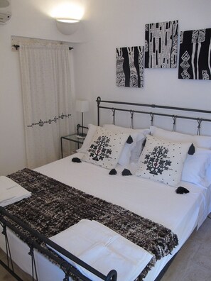 5 bedrooms, in-room safe, iron/ironing board, free WiFi