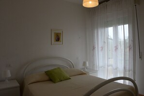 2 bedrooms, iron/ironing board