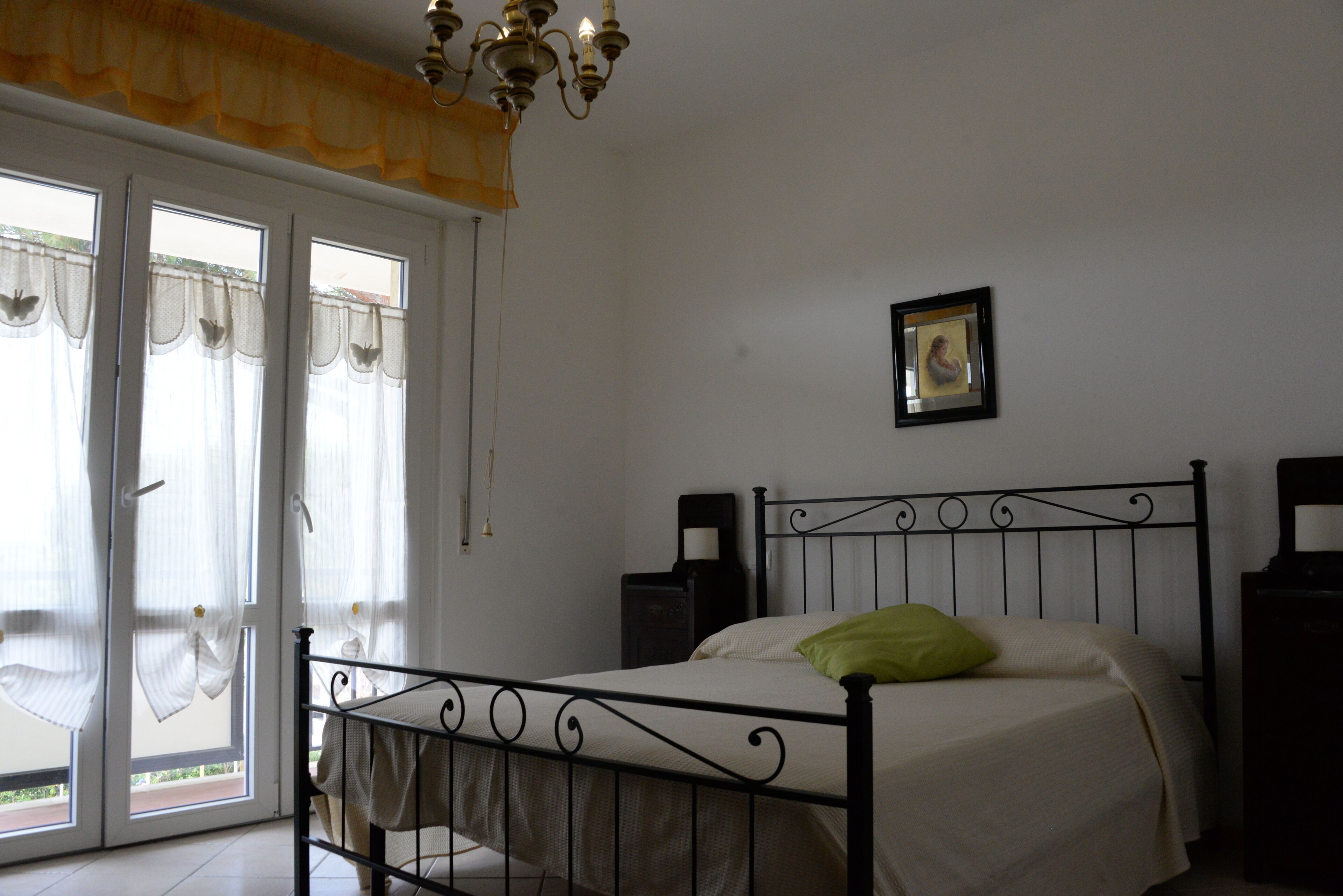 2 chambres, fer et planche à repasser