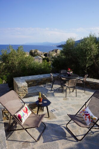 Detached villa - 2 south-facing terraces - Exceptional sea view - 5 minutes from the beach