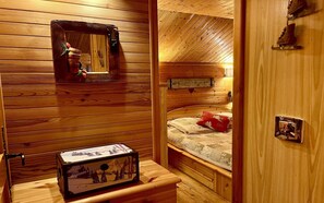 2 bedrooms, iron/ironing board, free WiFi