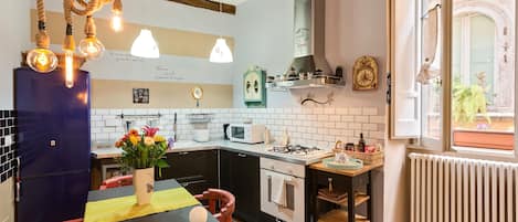 Fridge, microwave, oven, stovetop