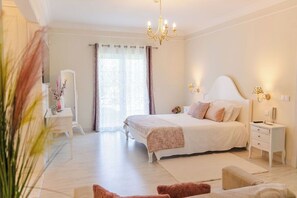 5 bedrooms, desk, iron/ironing board, free WiFi
