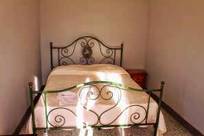 3 Schlafzimmer, Schreibtisch, Bügeleisen/Bügelbrett, Bettwäsche