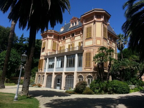 Exclusive villaapartment in residential area close to the sandy beaches six beds