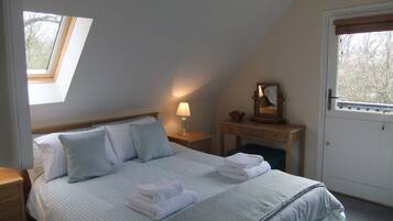 1 slaapkamer, een strijkplank/strijkijzer, reisbedje, gratis wifi