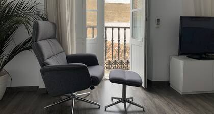Charming 1 BR Apartment in Málaga Historical Center, WIFI and balconies (4p)