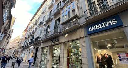 TrÚs bien situé sur New Street, trÚs lumineux et calme.