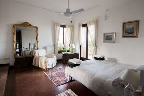 6 bedrooms, in-room safe, desk, iron/ironing board