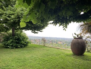 Property grounds - Villa With Private Pool and Furnished Garden, BBQ and External Dining Area (Linera)