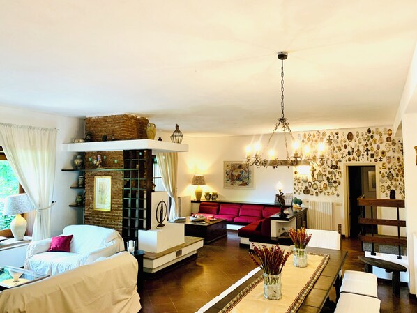 Smart TV, fireplace, video games, ping pong - Villa With Private Pool and Furnished Garden, BBQ and External Dining Area (Linera)