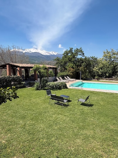 Villa With Private Pool and Furnished Garden, BBQ and External Dining Area