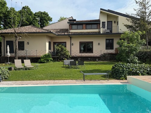 Villa With Private Pool and Furnished Garden, BBQ and External Dining Area