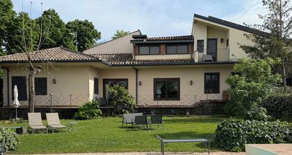 Villa With Private Pool and Furnished Garden, BBQ and External Dining Area