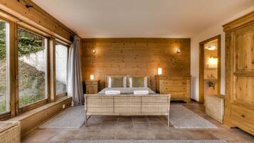 4 habitaciones, tabla de planchar con plancha, wifi y ropa de cama